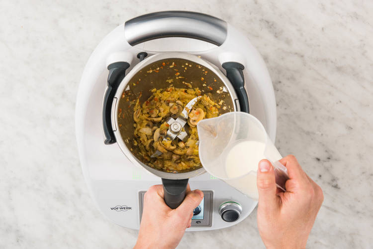 TOMATE & PINIENKERNE