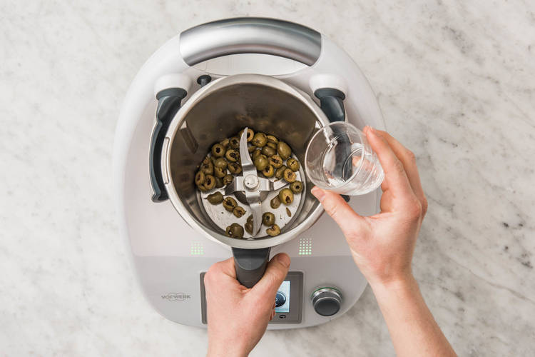 FÜR DIE OLIVENFÜLLUNG