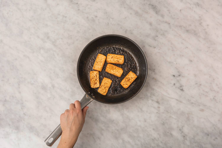 Fry the tofu