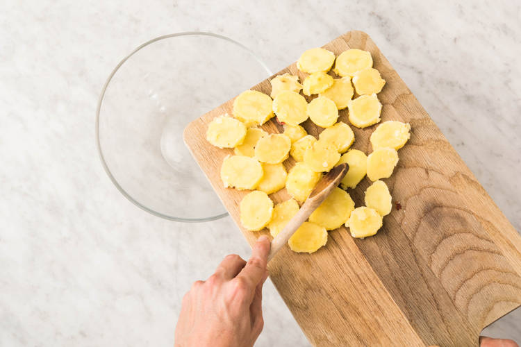 Kartoffelsalat zubereiten