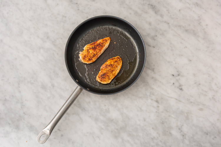 Faites cuire le filet de poulet