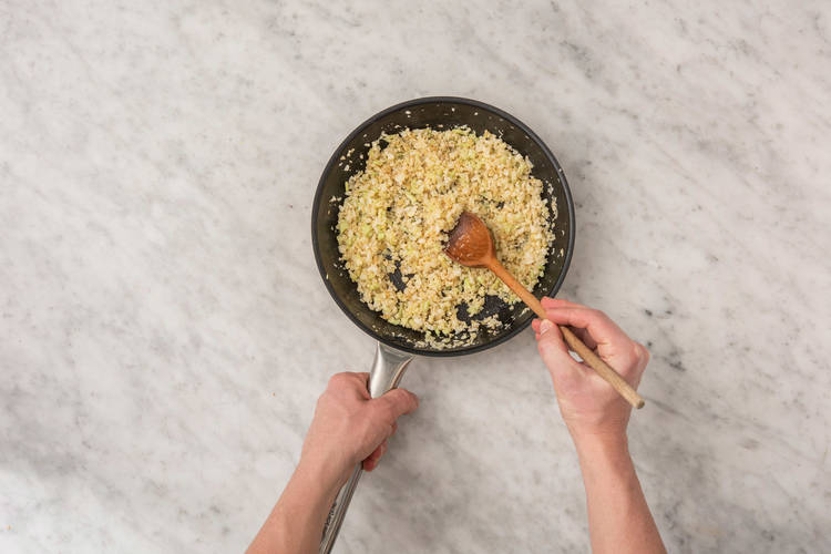 4 MAKE CAULIFLOWER RICE
