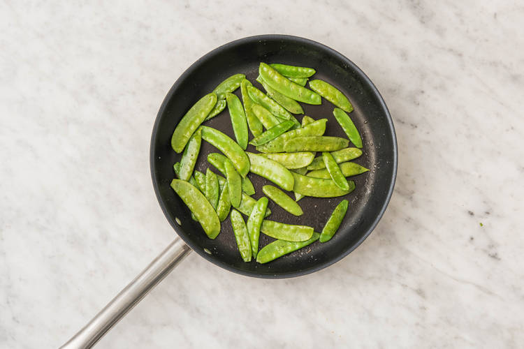 Faite cuire les mange-tout.