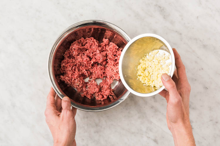 FÜR DIE FLEISCHBÄLLCHEN