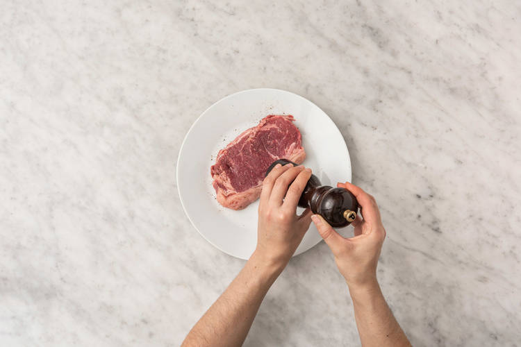 3 PRÉPARER LE STEAK ET FINIR LES OIGNONS