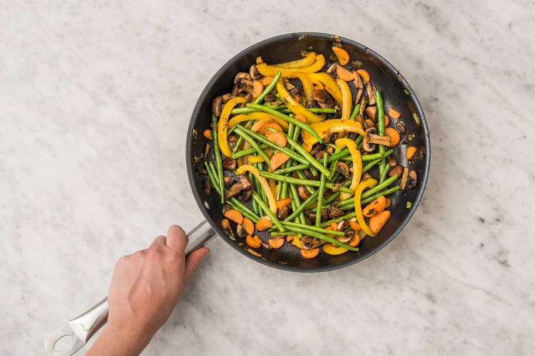 Stir-fry-Gemüse anbraten