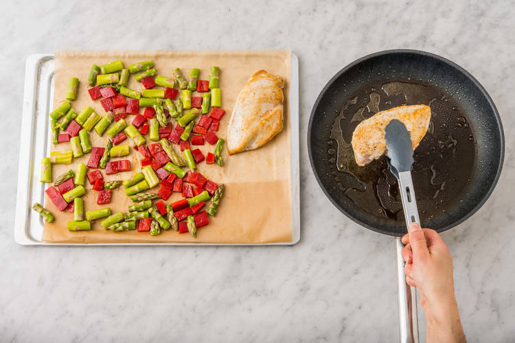 COOK CHICKEN AND PEPPERS