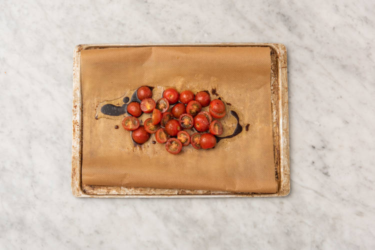 Cherrytomaten en walnoten meebakken