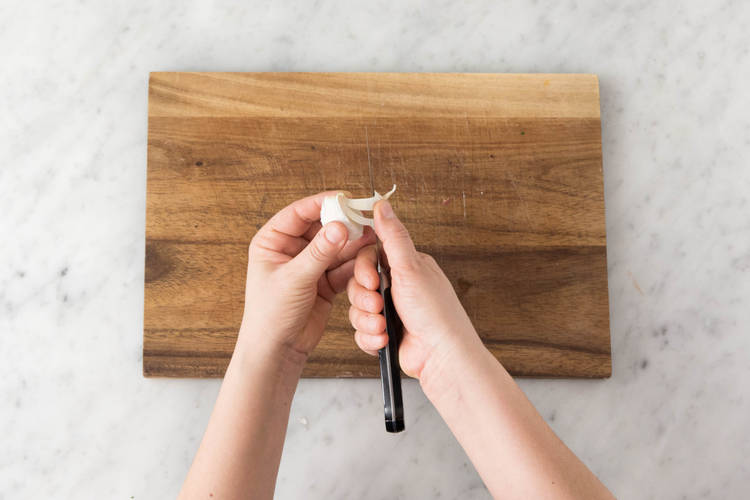 Knoblauch vorbereiten