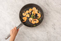 Grote garnalen bakken