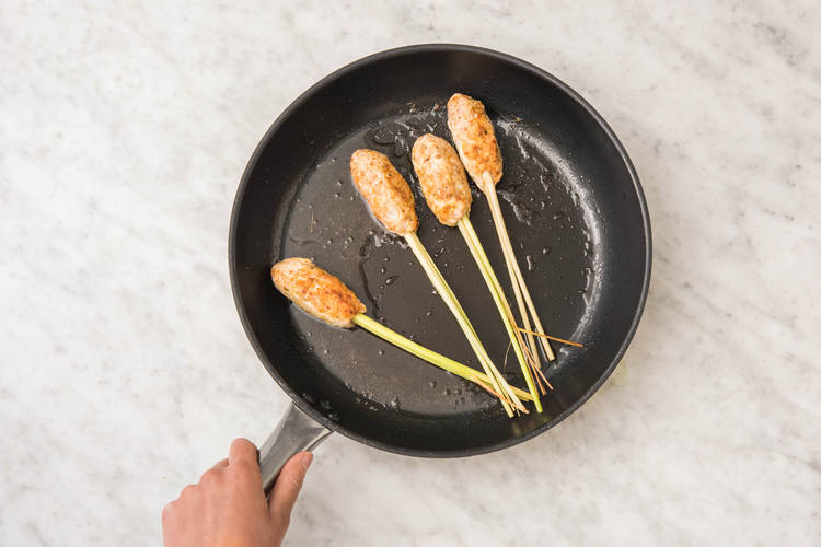 Cuire les brochettes