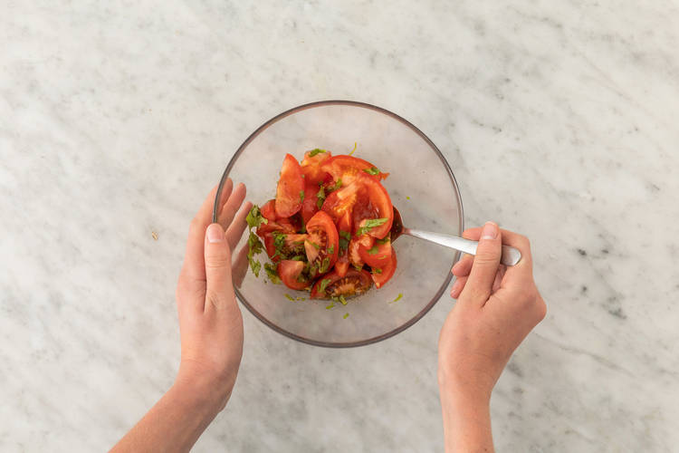 Tomatensalade maken