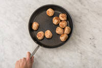 Gehaktballetjes bakken