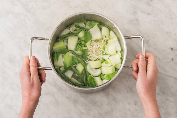 COOK NOODLES & VEGGIES