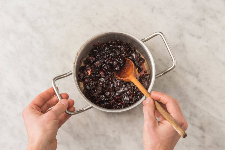 MAKE CRANBERRY SAUCE