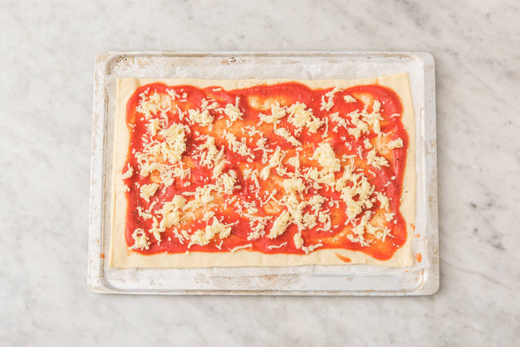Förbered pizzabasen