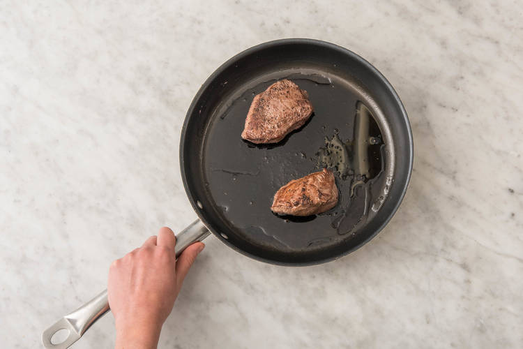 STEAKS ANBRATEN
