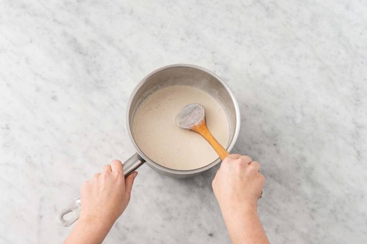 Préparer la sauce au fromage