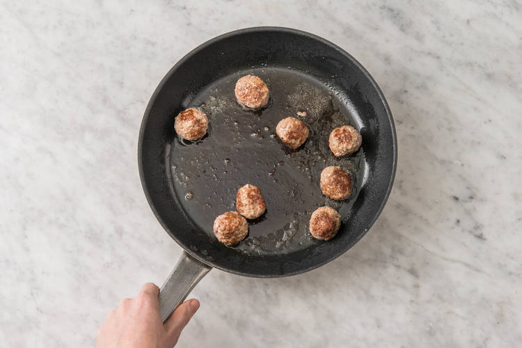 FLEISCHBÄLLCHEN BRATEN