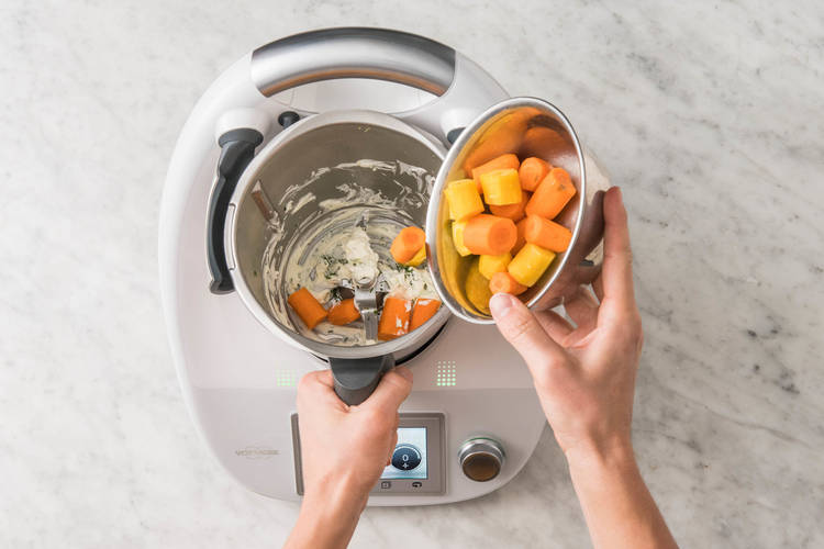 FÜR DEN KAROTTENSALAT