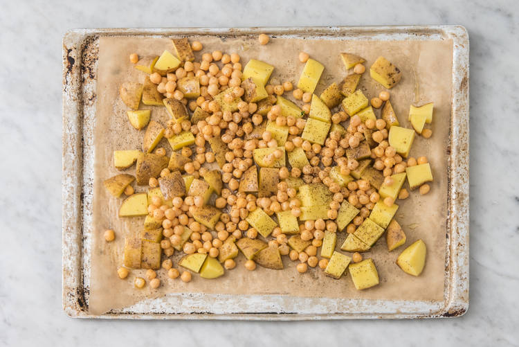 RÔTIR LES POMMES DE TERRE ET LES POIS CHICHES