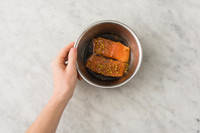 Laisser mariner le saumon