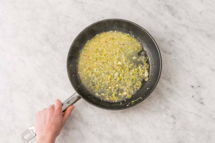 Fry the leek
