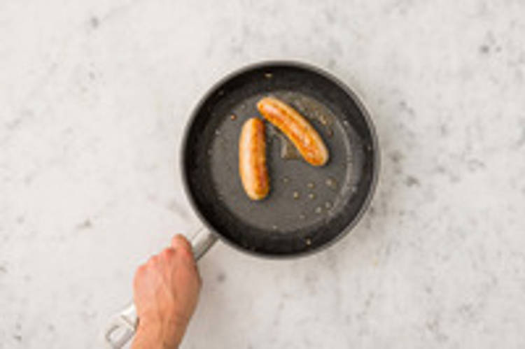 Cuire les saucisses
