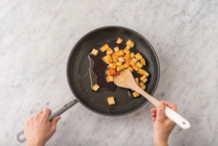 Fry the tofu