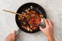 Préparer la sauce tomate