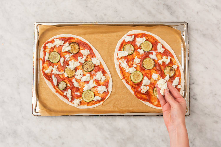 Flammkuchen beleggen