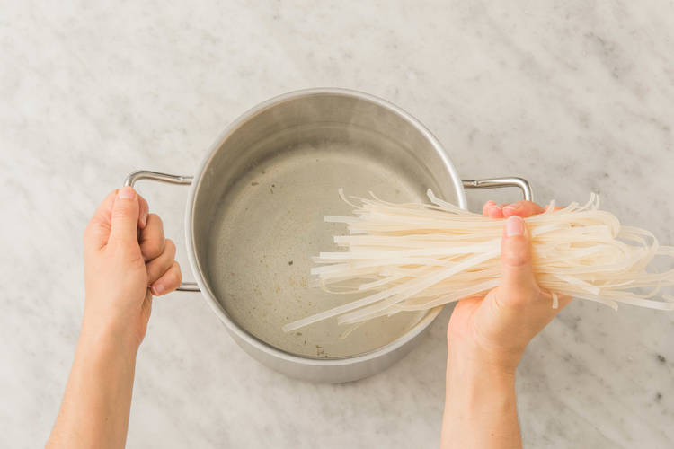 COOK RICE NOODLES