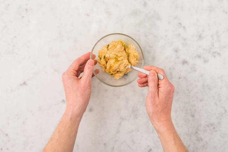 ERDNUSSDIP ZUBEREITEN