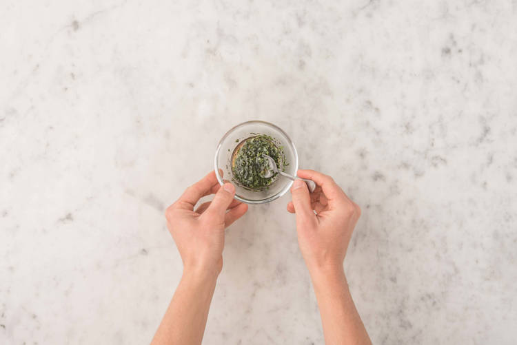 MAKE TARRAGON DRESSING