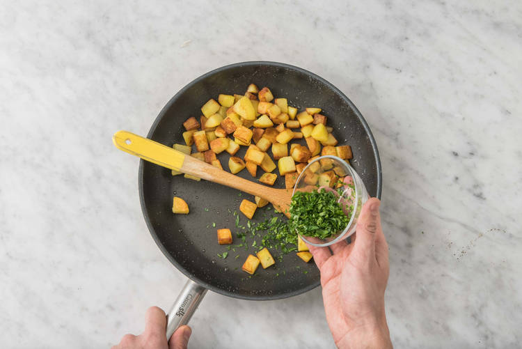 FÜR DIE KARTOFFELWÜRFEL