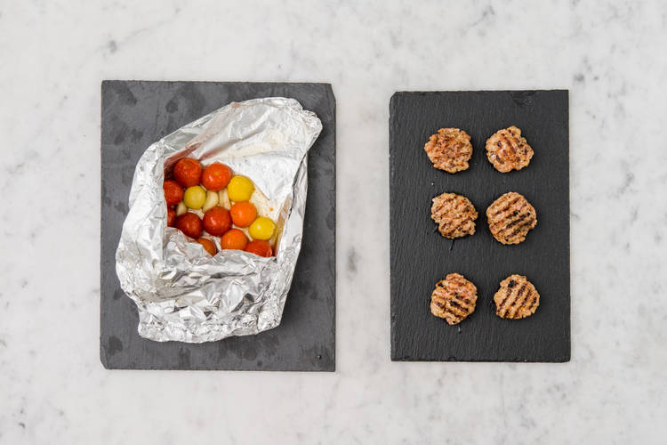 GRILL SAUSAGE & TOMATOES