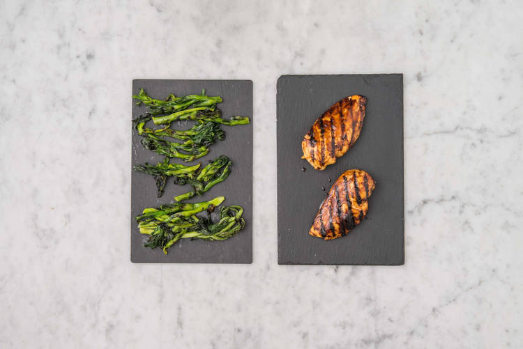 GRILL CHICKEN & GAI LAN