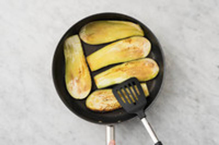 Aubergine bakken