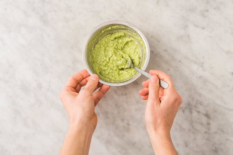 Gör guacamole