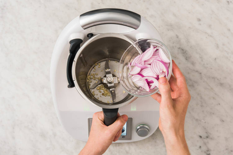 ZWIEBEL KARAMELLISIEREN