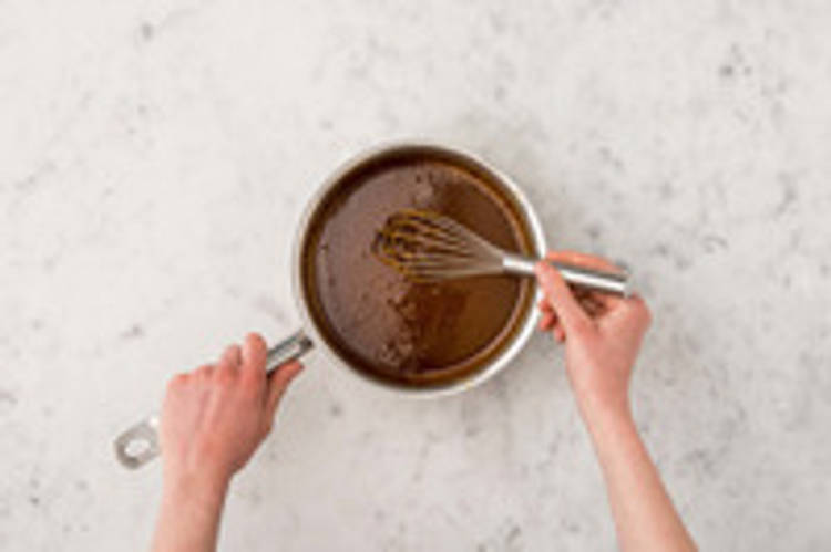 Préparer la sauce à la cacahuète