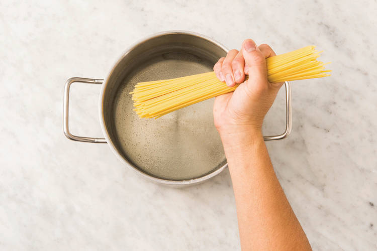 cook spaghetti