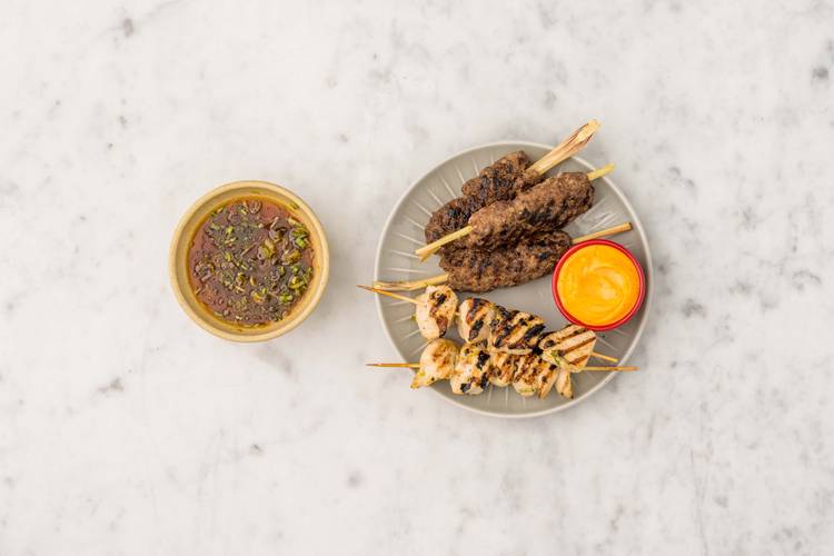 Grillen und Anrichten