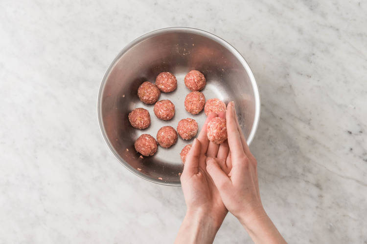 FÜR DIE FLEISCHBÄLLCHEN