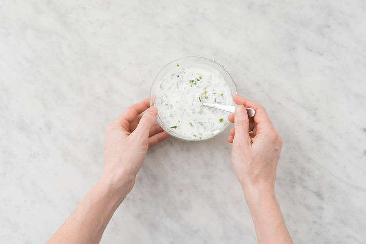 SALATDRESSING ANRÜHREN