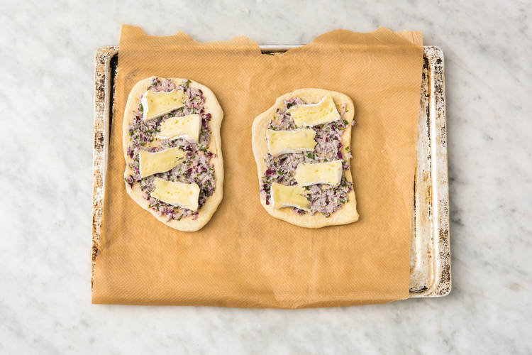 FLAMMKUCHEN BACKEN