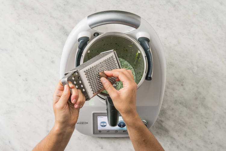 KNÖDELTEIG ZUBEREITEN