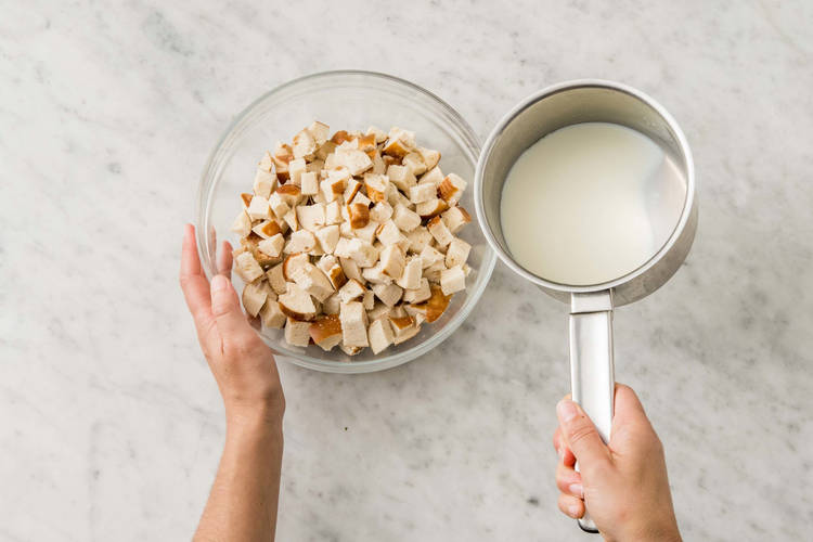 KNÖDELMASSE ZUBEREITEN