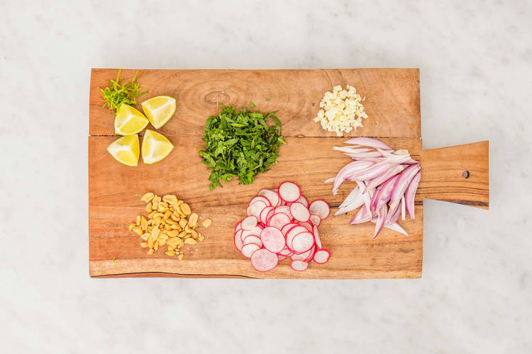 Couper les légumes et les aromates