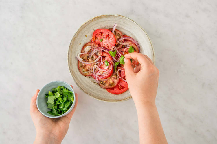 Förbered tomatsallad